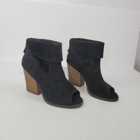POP Black Faux Suede Stacked Look Heel Shawnee Peep Toe Ankle Bootie Size 5M - Picture 12 of 12
